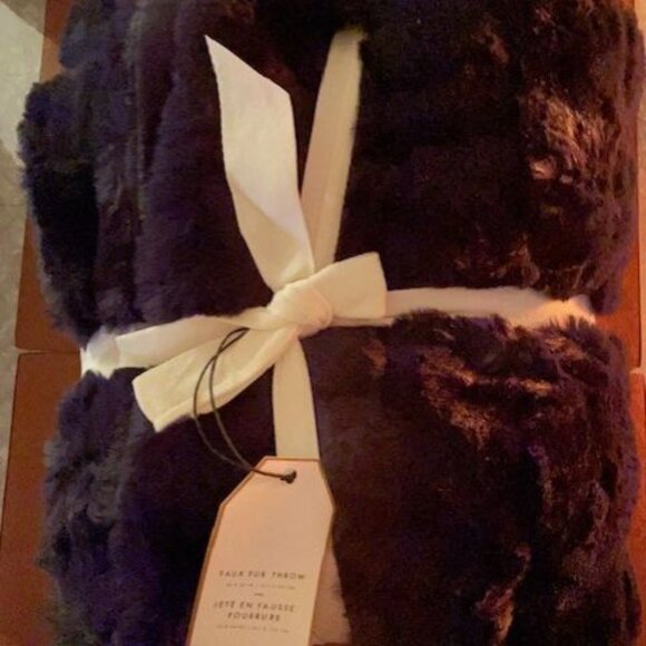 NWT Navy Indigo Faux Fur Throw - Picture 3 of 5